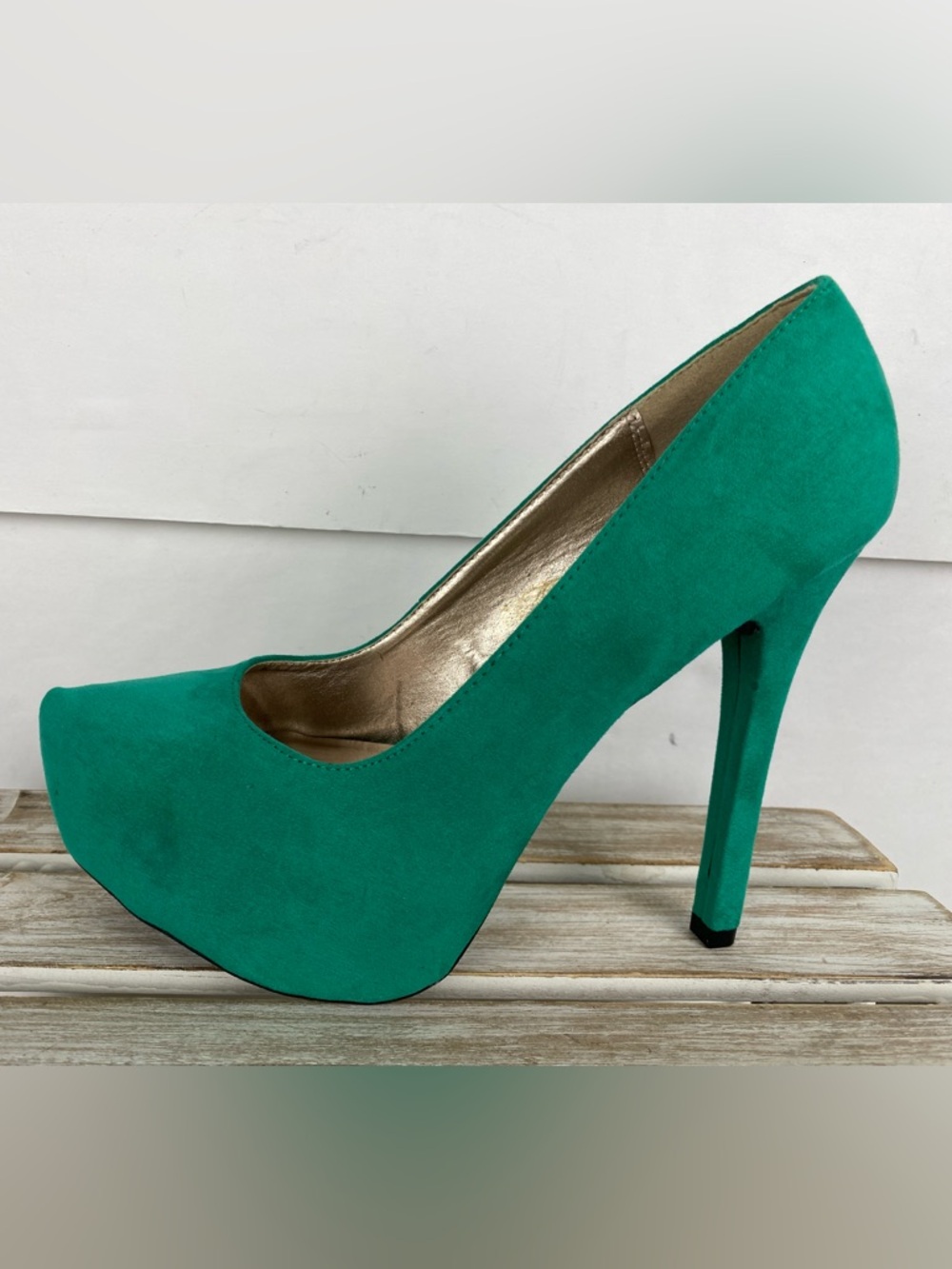 Charlotte Russe green faux suede platform pumps high heels women’s size 8